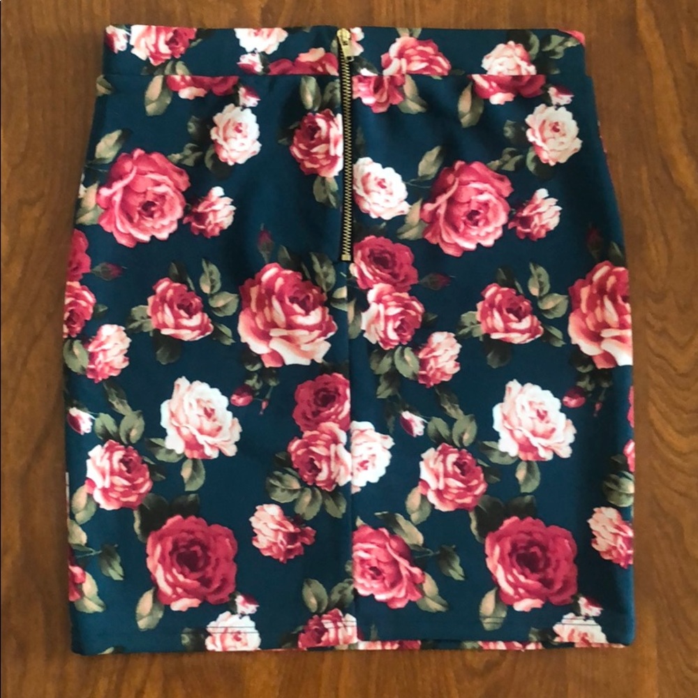Forever 21 Flower Skirt - Picture 2 of 3